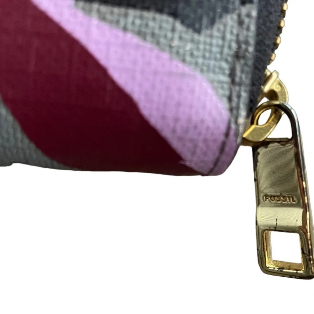 Fossil Zip Around Wallet Floral. 7"L x 1"W x 4"H - Picture 7 of 7